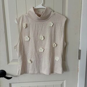 Womens XXL Sleeveless Beige Turtleneck Top with White Crocheted Flower Appliques